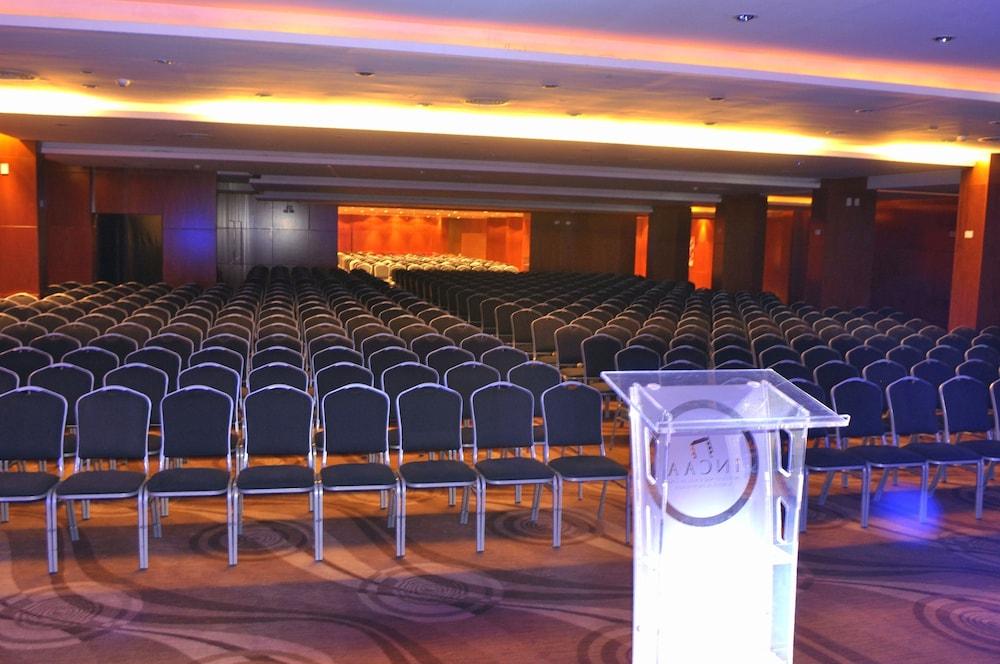 Rayentray Grand Hotel 푸에르토마드린 외부 사진