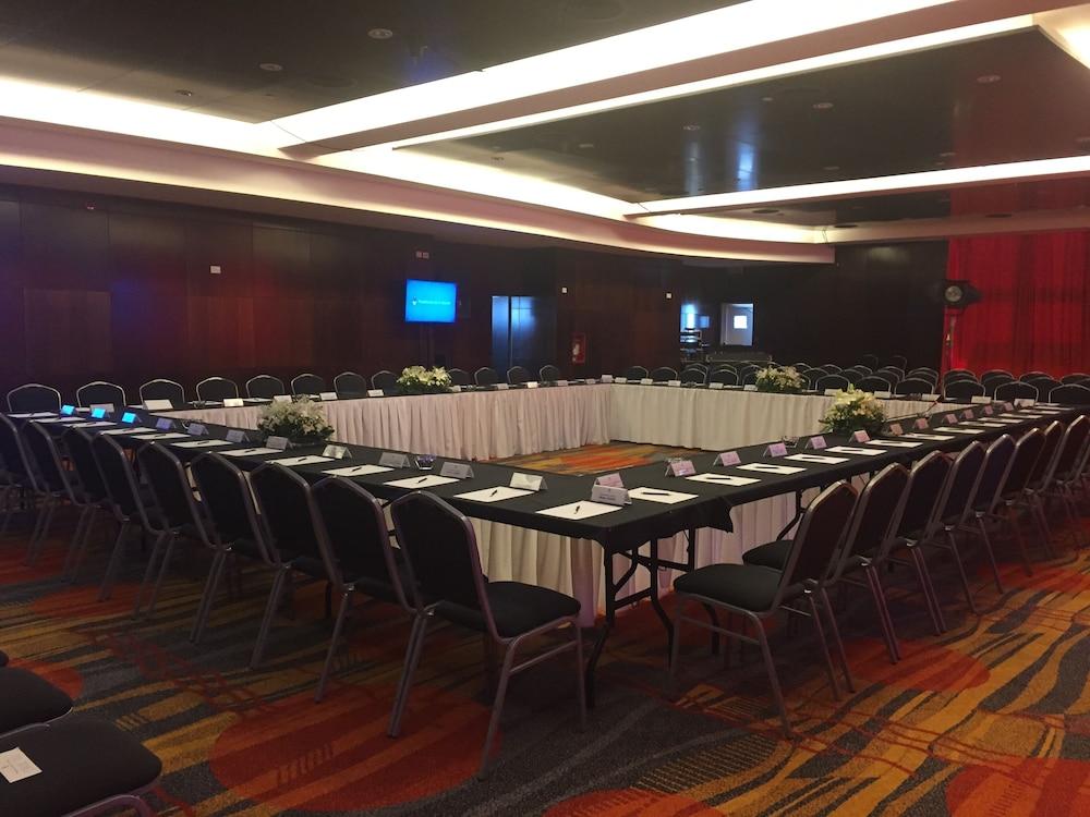 Rayentray Grand Hotel 푸에르토마드린 외부 사진